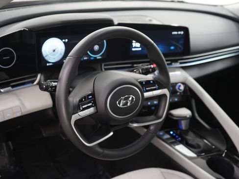 Used 2023 Hyundai Elantra Limited FWD image 20
