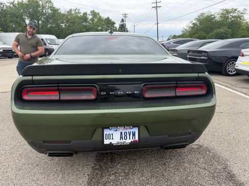Used 2023 Dodge Challenger SRT Hellcat w/ Driver Convenience Group RWD image 5