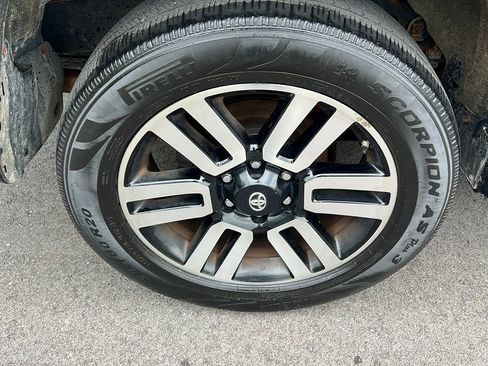Used 2017 Toyota 4Runner Limited AWD/4WD image 37