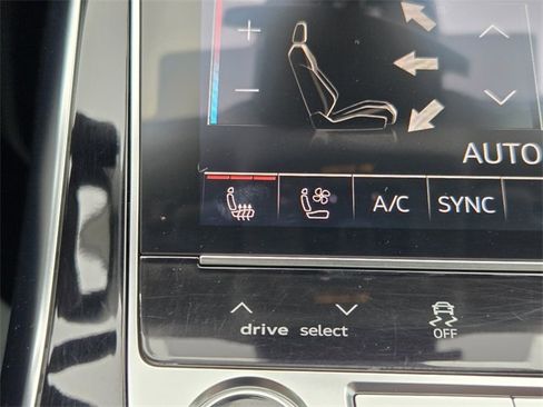 Used 2023 Audi Q8 Prestige image 30