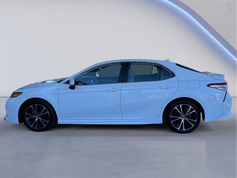 Used 2020 Toyota Camry SE w/ Carpet Mat Package FWD image 3