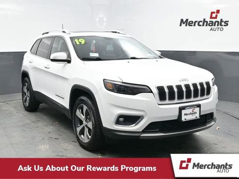 Used 2019 Jeep Cherokee Limited image 1