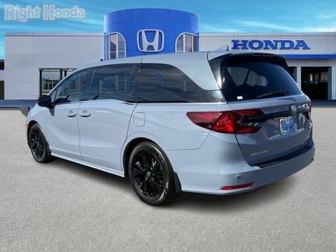 Used 2023 Honda Odyssey Sport image 4