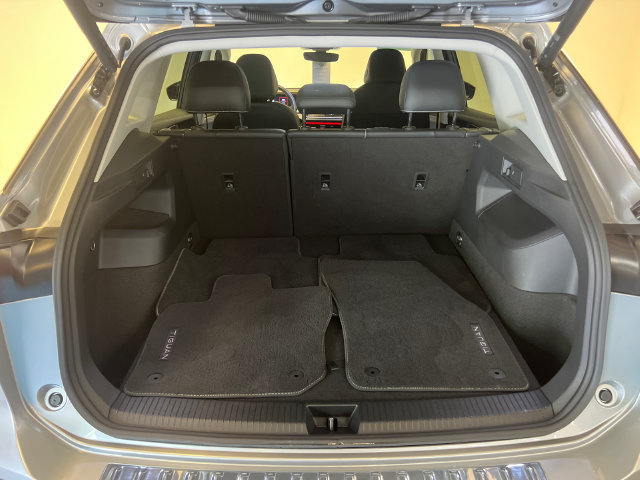 Certified 2025 Volkswagen Tiguan SE FWD image 5