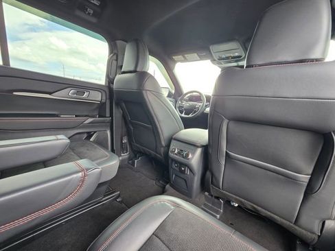 Used 2025 Ford Explorer ST image 18