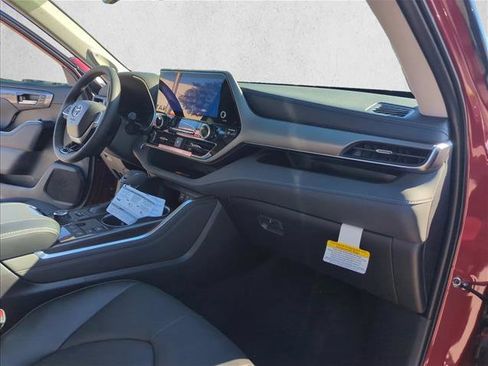 New 2026 Toyota Highlander Limited image 28