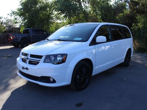 Used 2020 Dodge Grand Caravan GT FWD image 3