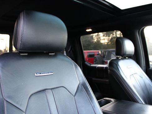 Used 2017 Ford F150 Platinum w/ Equipment Group 701A Luxury image 15