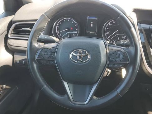 Used 2022 Toyota Camry SE FWD image 11