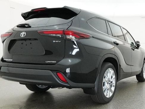 New 2026 Toyota Highlander Limited AWD/4WD image 18