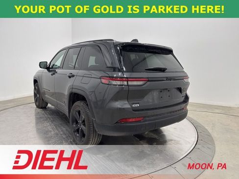 Used 2025 Jeep Grand Cherokee Limited w/ Black Appearance Package image 5