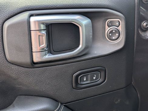 Used 2020 Jeep Wrangler Unlimited Sahara AWD/4WD image 22