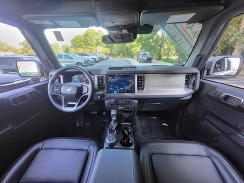 Used 2025 Ford Bronco Outer Banks AWD/4WD image 14