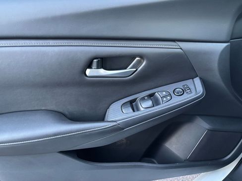 Used 2025 Nissan Sentra SV FWD image 18
