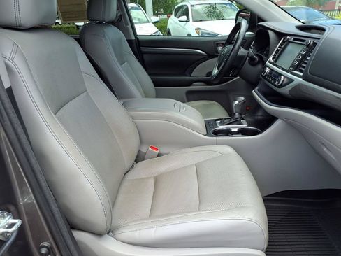 Used 2018 Toyota Highlander Limited FWD image 13