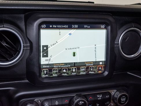 Used 2018 Jeep Wrangler Unlimited Sahara AWD/4WD image 14