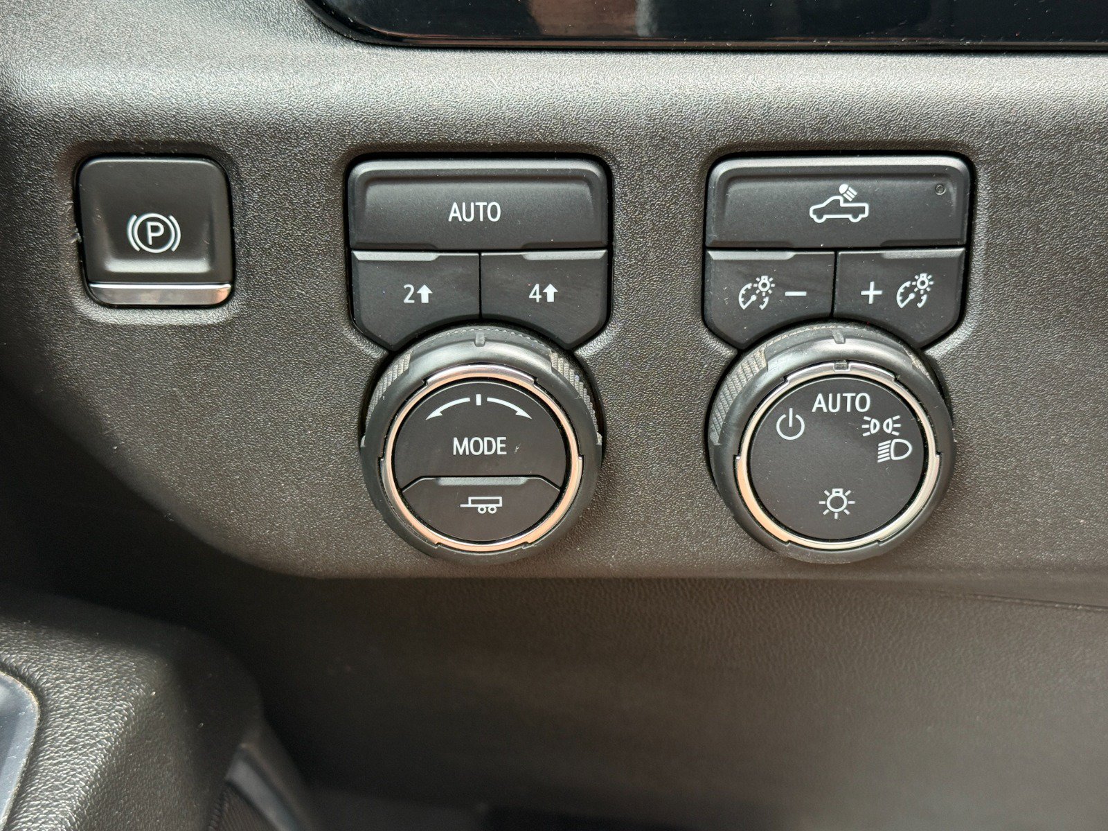 Certified 2024 Chevrolet Silverado 1500 LT AWD/4WD image 28