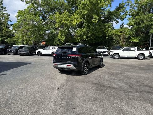 Used 2024 Nissan Pathfinder Platinum w/ Cargo Package FWD image 5