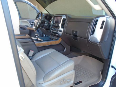 Used 2015 GMC Sierra 2500 SLT w/ Duramax Plus Package image 18