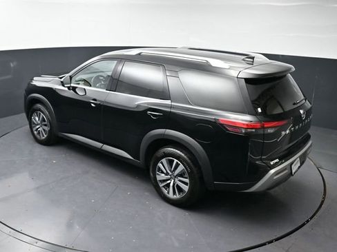 Used 2025 Nissan Pathfinder SL FWD image 29