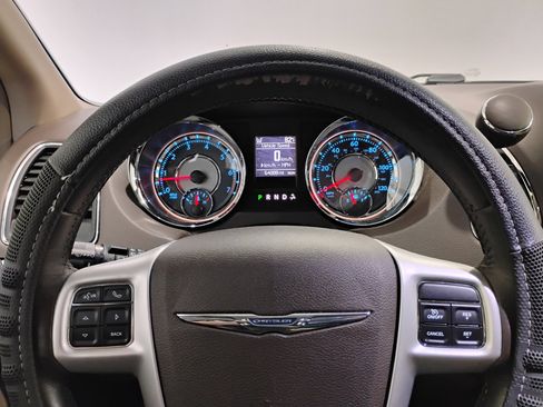 Used 2016 Chrysler Town & Country Touring image 71