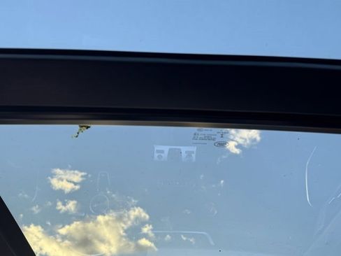 Used 2022 Jaguar F-PACE SVR image 15