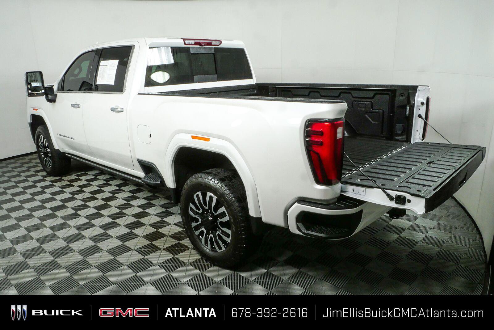Used 2024 GMC Sierra 2500 Denali Ultimate w/ Max Trailering Package AWD/4WD image 32