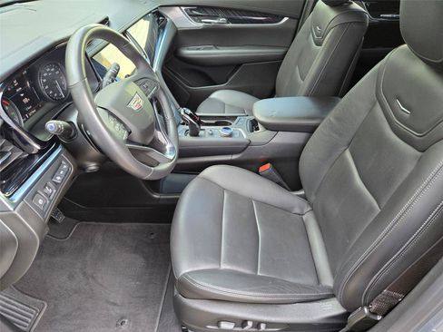 Used 2024 Cadillac XT6 Premium Luxury w/ Technology Package FWD image 10