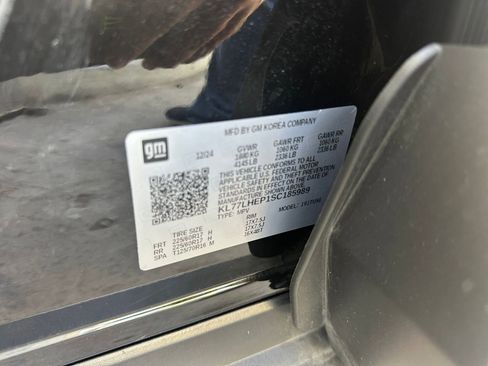 Used 2025 Chevrolet Trax LT image 27