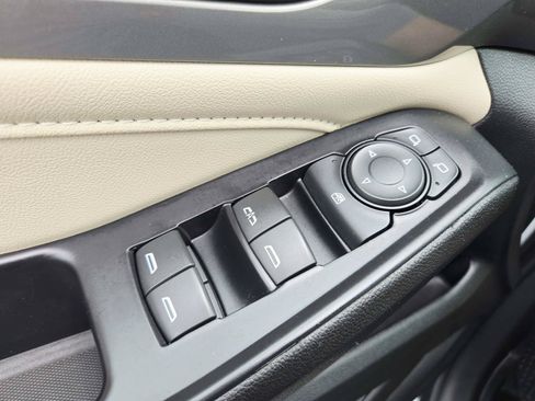 Used 2022 Chevrolet Traverse LT w/ LPO, Floor Liner Package FWD image 40