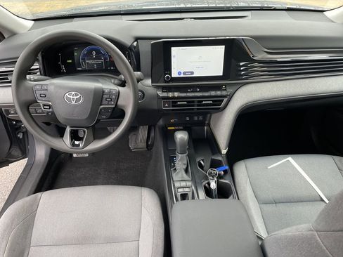 Used 2025 Toyota Camry LE image 15