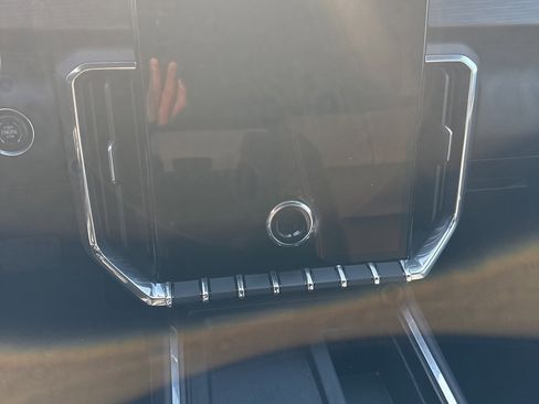 Used 2024 GMC Acadia Elevation image 11