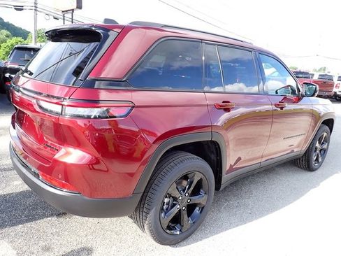 New 2025 Jeep Grand Cherokee Limited w/ Black Appearance Package image 7