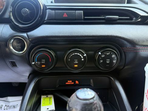 Used 2016 MAZDA MX-5 Miata Club image 37