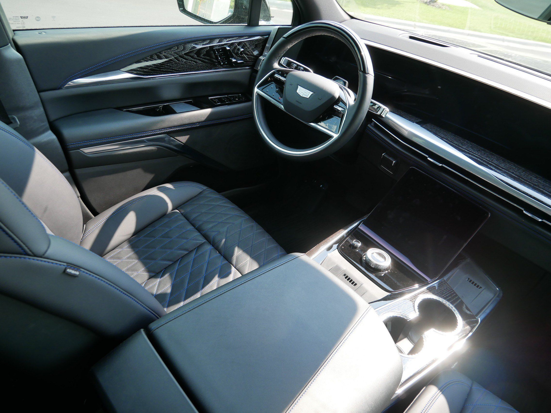 Used 2026 Cadillac Escalade IQ Sport 1 w/ LPO, Floor Liner Package AWD/4WD image 7
