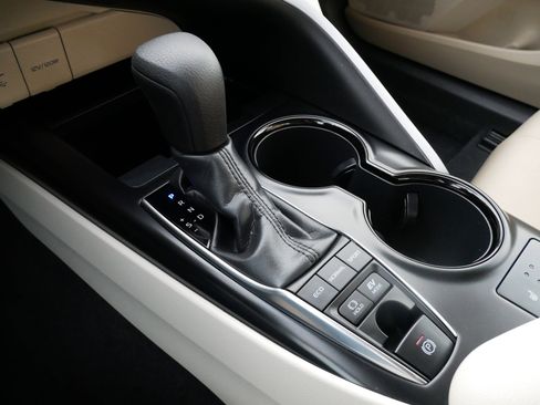 Used 2019 Toyota Camry LE image 24