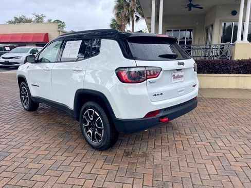 Used 2025 Jeep Compass Trailhawk image 3