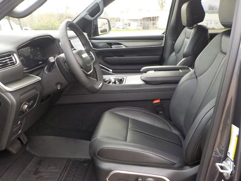 Used 2025 Jeep Wagoneer Series II image 21