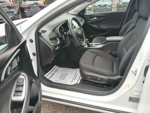 Used 2022 Chevrolet Malibu LT FWD image 9