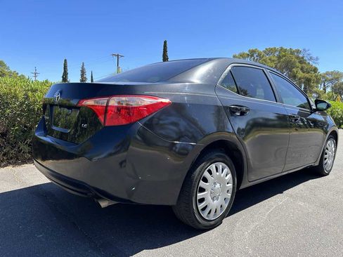Used 2018 Toyota Corolla LE image 6