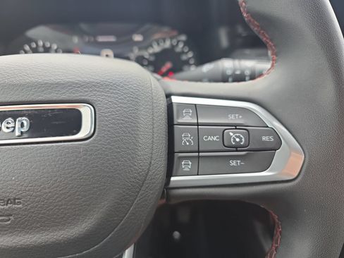 Used 2025 Jeep Compass Trailhawk AWD/4WD image 17
