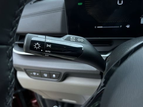 Used 2025 Kia Carnival EX FWD image 35