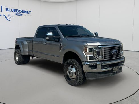 Used 2020 Ford F350 Lariat w/ Lariat Ultimate Package AWD/4WD image 3