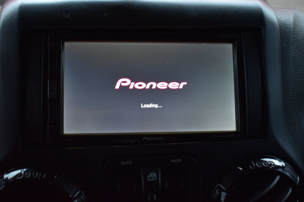 Used 2015 Jeep Wrangler Unlimited Sahara AWD/4WD image 40