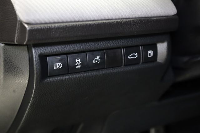 Used 2025 Toyota Camry SE w/ Convenience Package FWD image 14