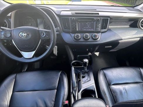 Used 2018 Toyota RAV4 LE image 20