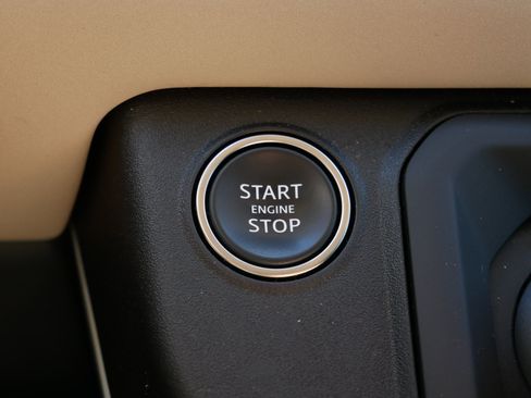 Used 2023 Land Rover Defender 110 SE AWD/4WD image 28