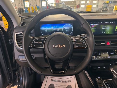 Certified 2024 Kia Seltos SX w/ SX Sunroof Package image 15