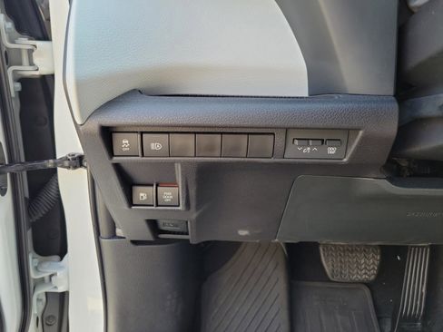Certified 2026 Toyota Sienna XLE FWD image 25