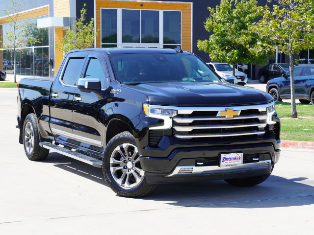 Used 2024 Chevrolet Silverado 1500 High Country w/ Technology Package AWD/4WD image 2